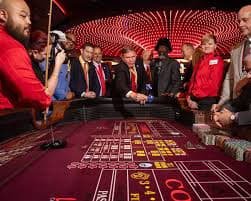 Antarmuka permainan Big Time Gaming di aplikasi mobile 365raja yang menampilkan layar putar slot dengan grafis beresolusi tinggi